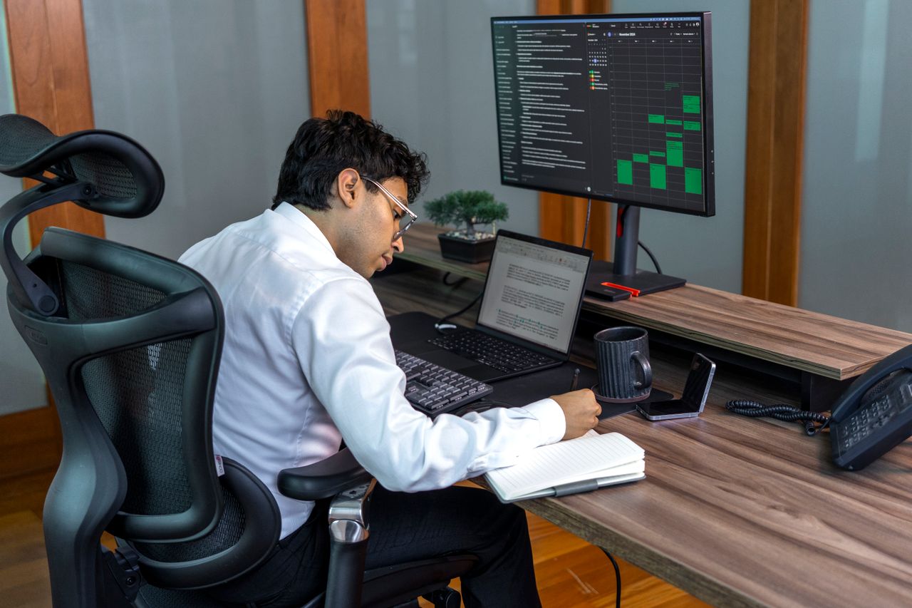 AI Accuracy: The Study Where AI Made Experts Worse